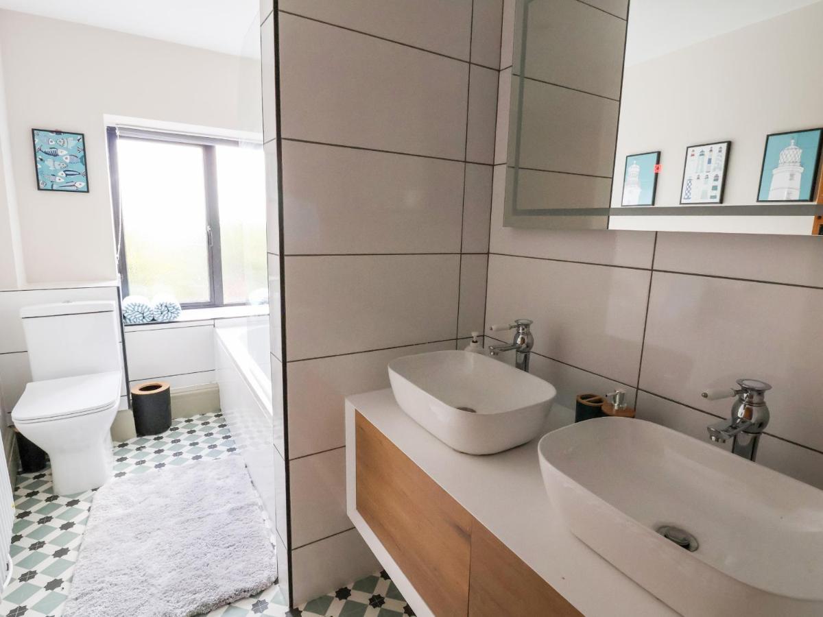 3 Penllan Cottages Холиуел Екстериор снимка